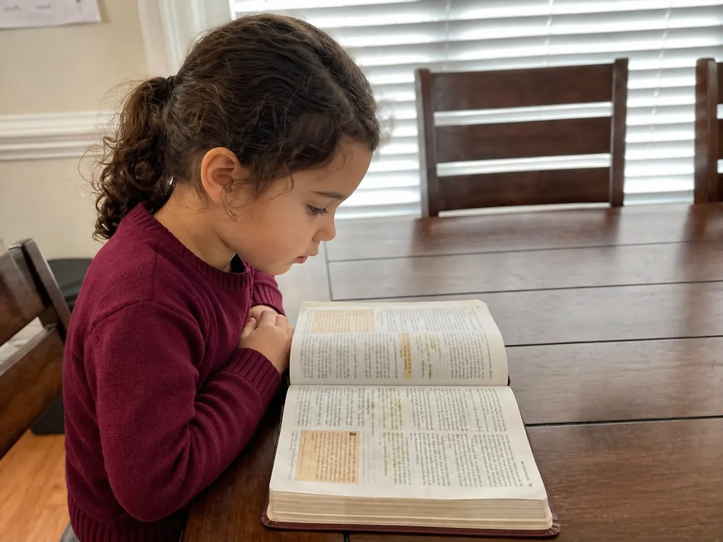 Children reading the Bible
